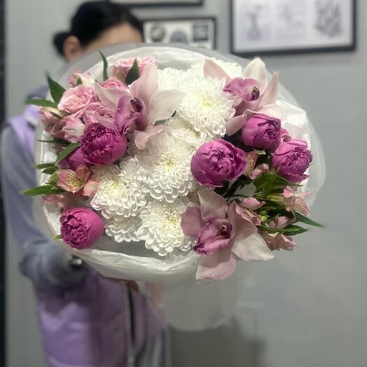 Букет с орхидеями и пионовидными розами💖