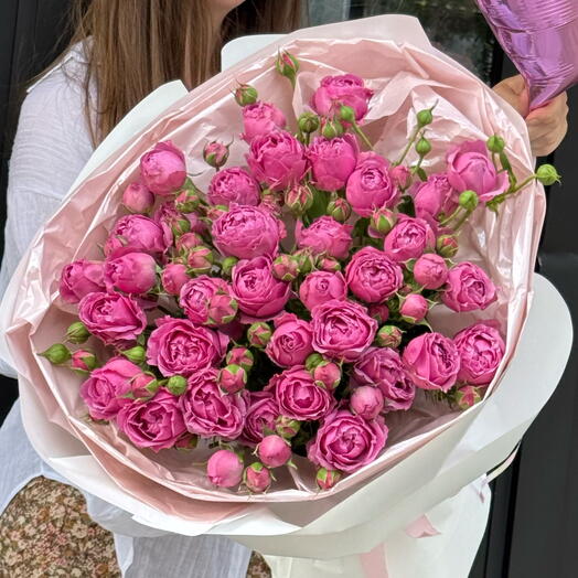 Роза кустовая пионовидная и шар сердце