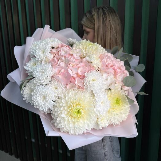 Букет «Шарм🌸» из кустовых хризантем , гортензий и эвкалипта