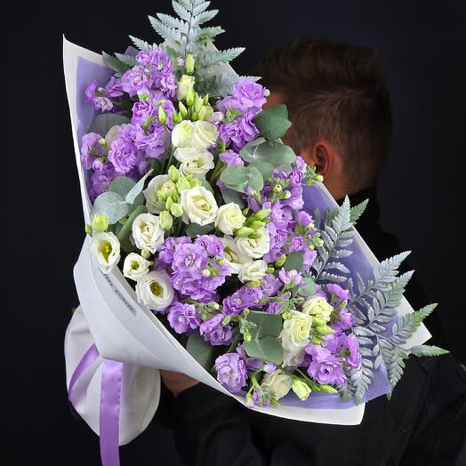 Авторский букет "Karolina 💜" с ароматной матиоллой и эустомой
