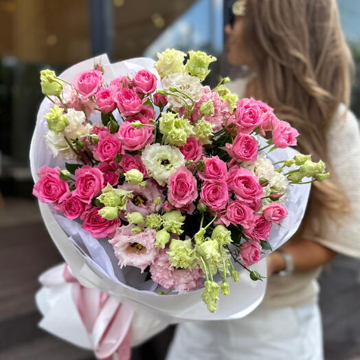 Дуо букет с кустовой розой и эустомой