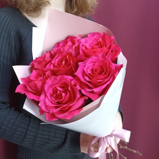 7 малиновых роз