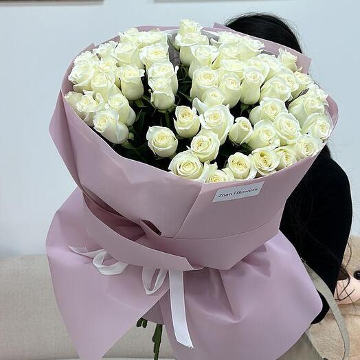 51 белых роз