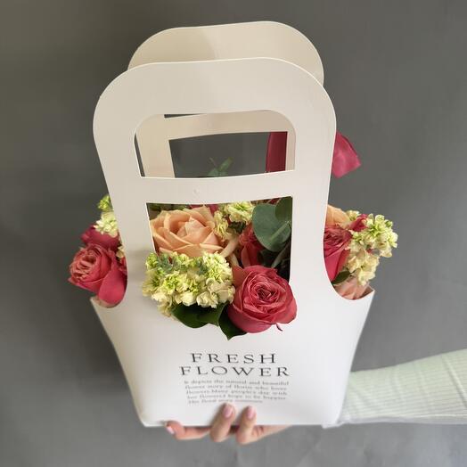 Цветы в коробке fresh flowers