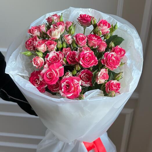 Bouquet of bush roses