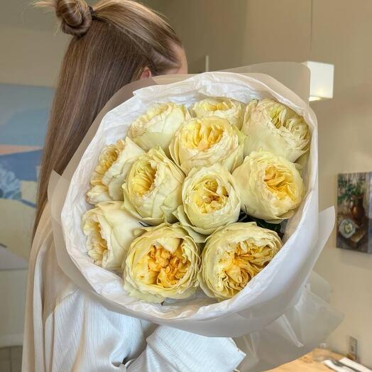 Монобукет из 11 пионовидных роз сорта Antonia от студии Mnogo Tsvetov