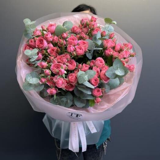 Букет «София» спрей розы с эвкалиптом