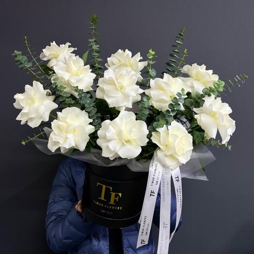 Композиция «Timeless white» французская роза с эвкалиптом