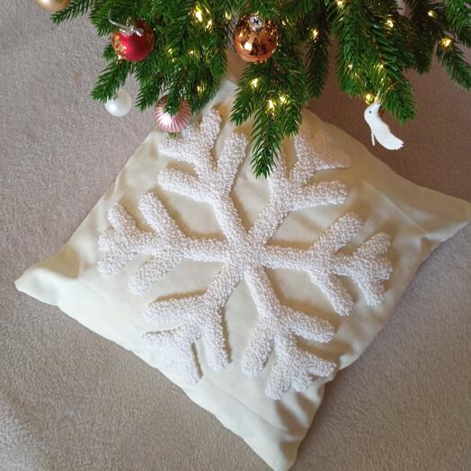 Декоративная подушка "Снежинка"