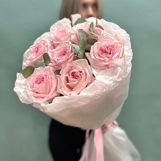 7 пионовидных роз с эвкалиптом