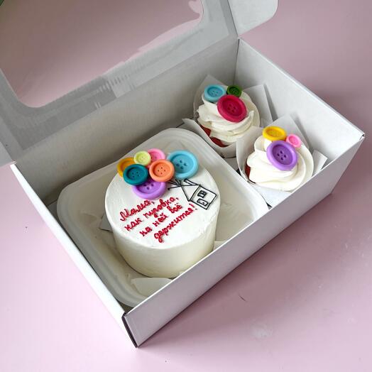 Gift set for mom bento cake and 2 vanilla cupcakes "mom like a button"