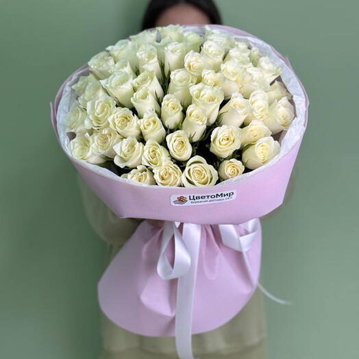 51 белая роза Кения в оформлении