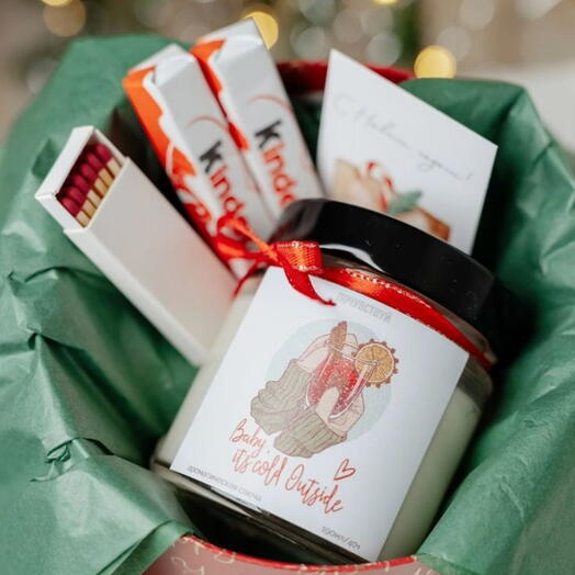 Новогодняя свеча в подарочном наборе