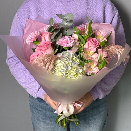 Букет нежный с гортензией 🩷🤍