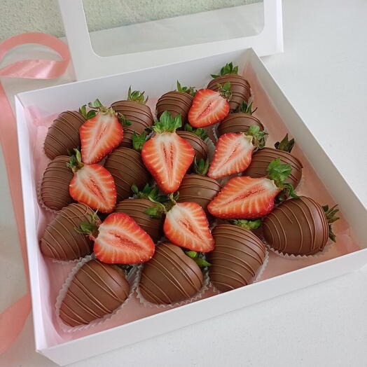 Клубника в молочном шоколаде