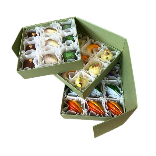 Премиум-каскад «С Новым годом» — 27 конфет ручной работы