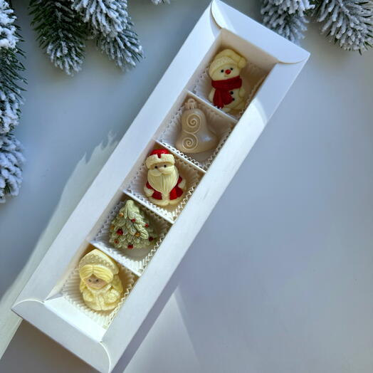 Шоколадный набор с Дедом Морозом и Снегурочкой, подарок на Новый год