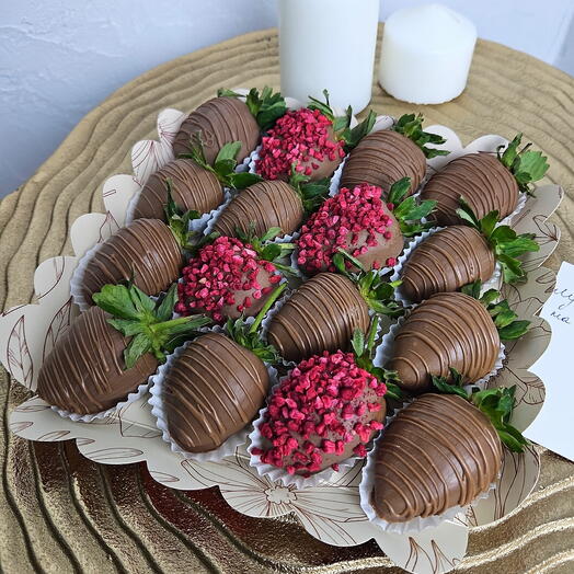 Клубника в молочном шоколаде 16шт