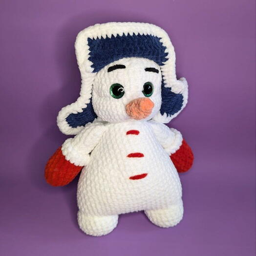 Вязаная игрушка Снеговик