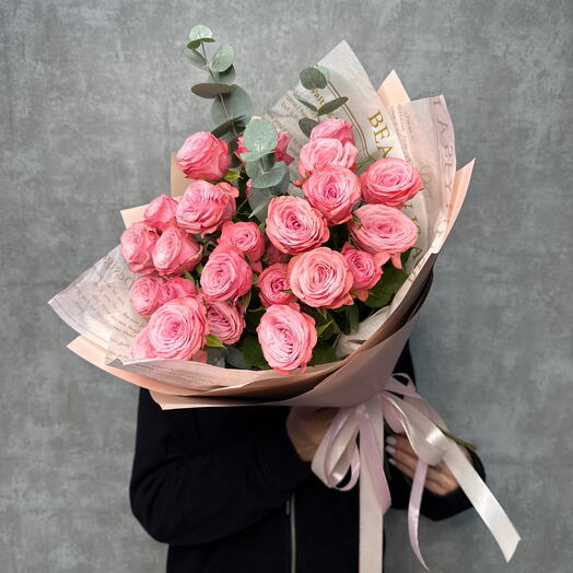 Букет 💐 персиковых 🍑кустовых роз с эвкалиптом на День рождения