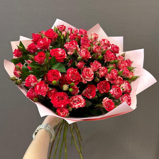 Цветы для любимой, букет роз "Цветочный город", 11 кустовых роз Файерфокс
