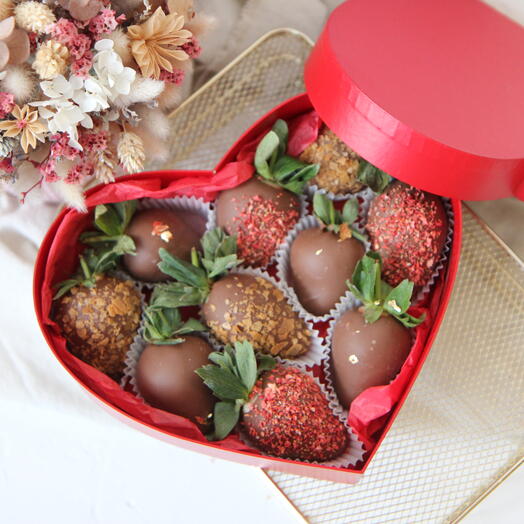 Клубника в шоколаде СЕРДЦЕ Ассорти молочный