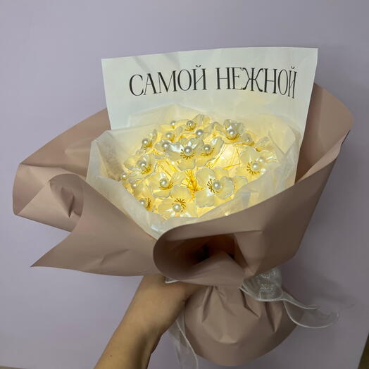 Букет из белых искусственных цветов 33 шт