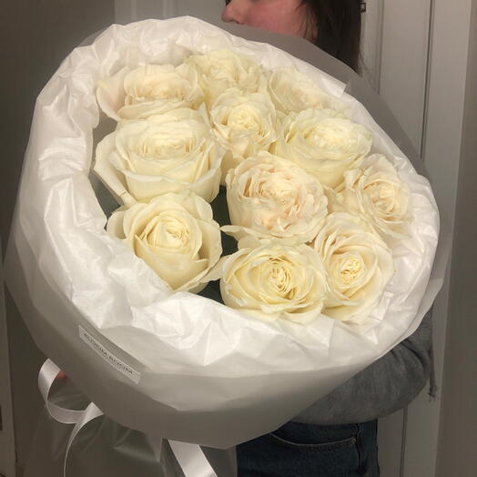 11 белых роз в букете Bloom Room «Большой выбор букетов в профиле магазина»