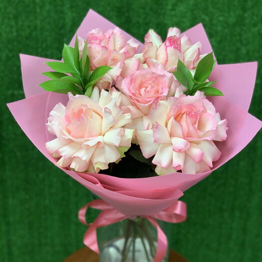 Букет французских роз с зеленью 🌸