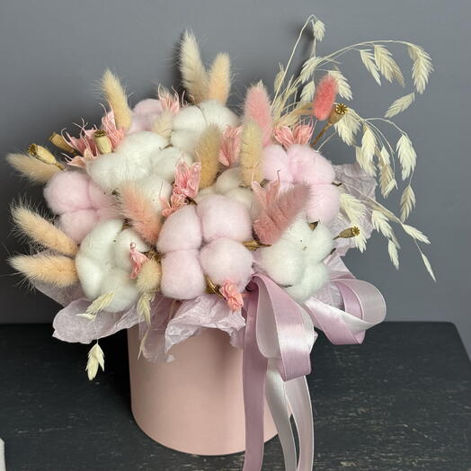 Коробка из сухоцветов в нежно - розовом цвете