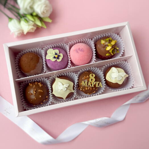 Набор подарочный 8 марта, ассорти десертов картошка и моти 8 шт