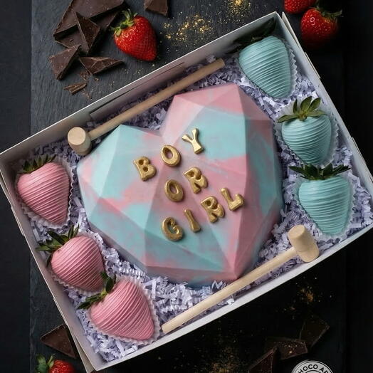 Шоколадное сердце на гендер-пати «Boy or Girl» с клубникой и молоточком
