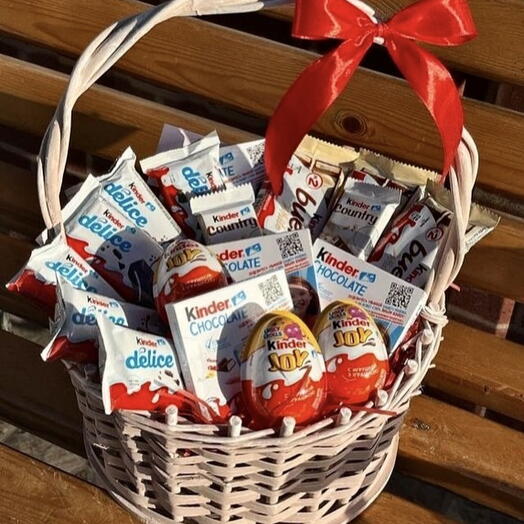 Сладкая корзина «Kinder-радость»