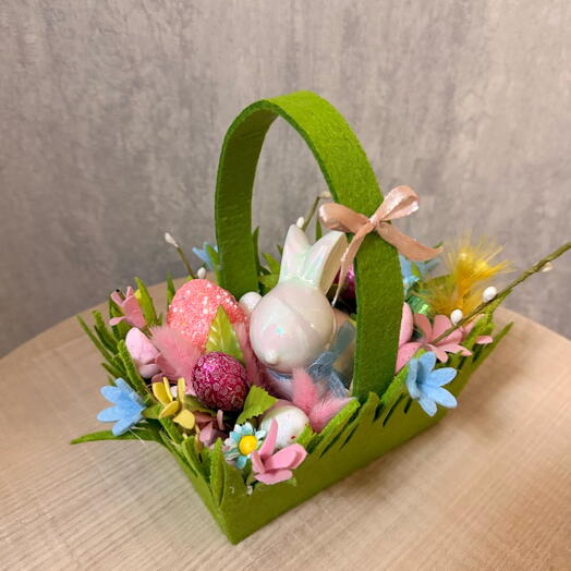 Пасхальная композиция с керамическим зайчиком