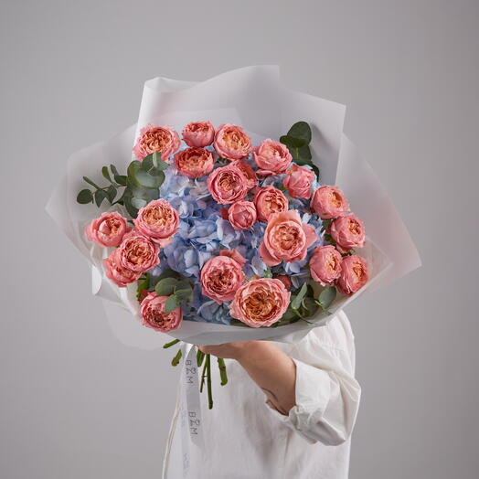 Bouquet of peony-shaped roses and blue hydrangeas Bouquet 231 Bouquet in Moscow