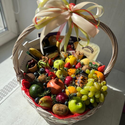 Шикарная , огромная , фруктовая корзина