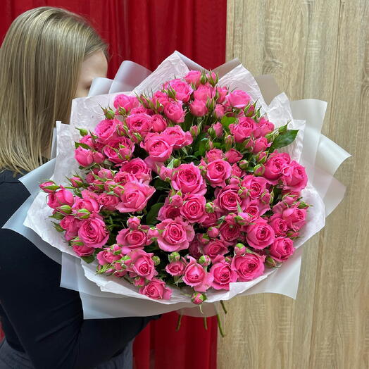 Букет из 15 розовых кустовых роз