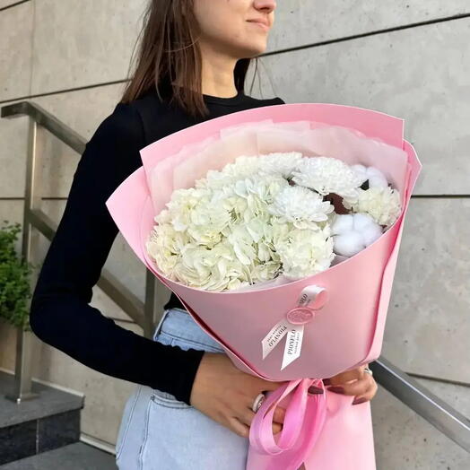 Авторский букет с гортензией