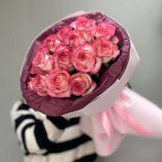 Букет розовых роз 15 шт. В круглой упаковке 💗
