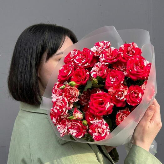 Нежный букет из 5 кустовых роз Фаервокс