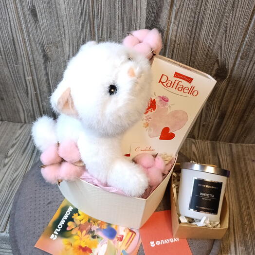 Подарок для девушки с игрушкой и свечой💕