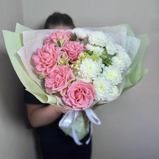 Нежный букет из французской розы и хризантемы М🌸