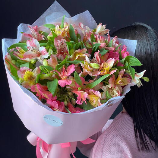 Монобукет из пышной альстромерии