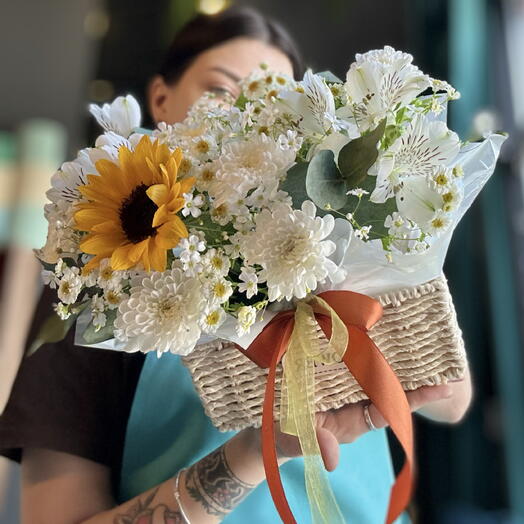 Корзинка с подсолнухом и ромашками 🌼