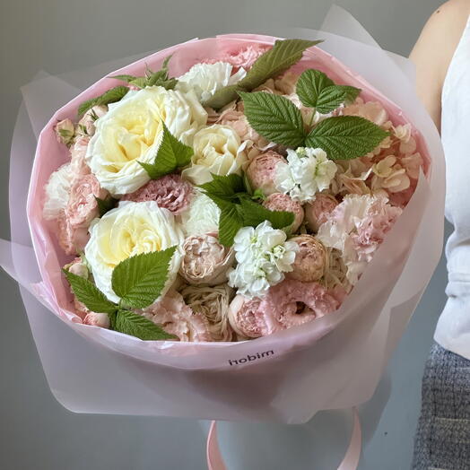 Букет с пионовидными розами и эустомой 🌸