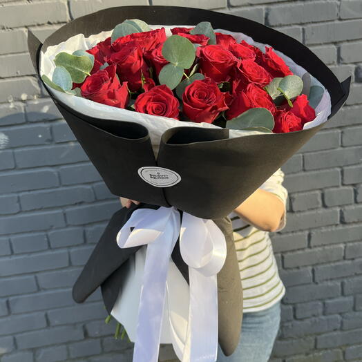 Красные розы 😍25шт в стильном оформление ️с Эвкалиптом 🌿