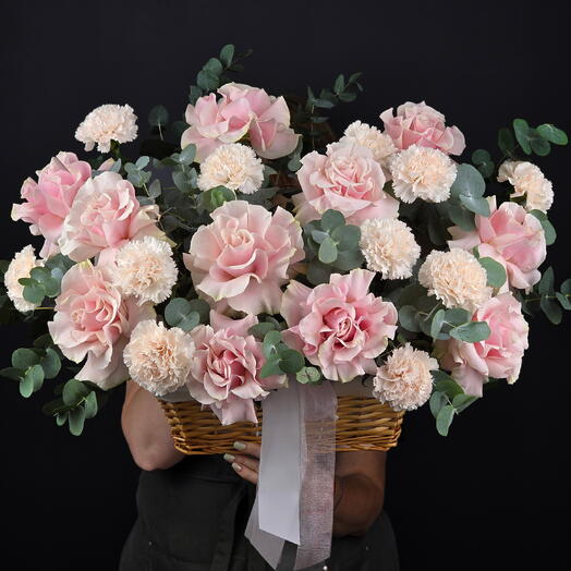 Корзина "Розовый сон 🌸" с пионоаидными розами