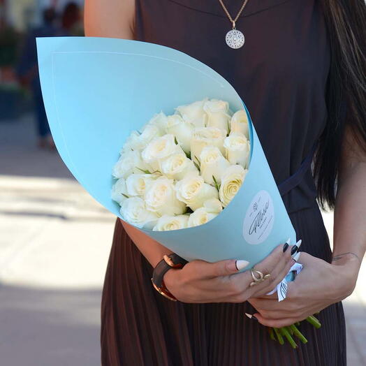 Bouquet of 21 roses "White Kenya" BLUE
