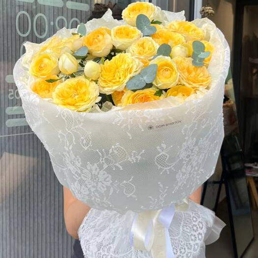 Букет из кустовых роз желтых