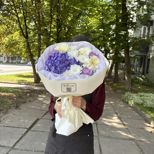 Букет в бело-сиреневой гамме